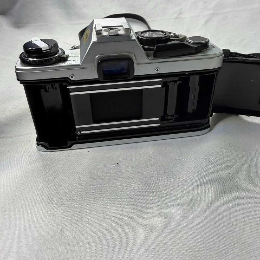 Olympus OM10 35mm Film SLR Camera with Zuiko 50mm f1.8 Lens and Case WORK TESTED